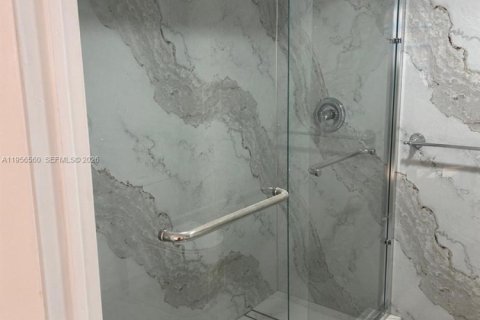 Condominio en alquiler en Miami, Florida, 2 dormitorios, 86.96 m2 № 2010440 - foto 8