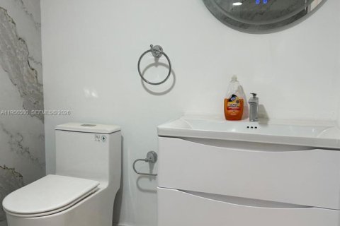 Condominio en alquiler en Miami, Florida, 2 dormitorios, 86.96 m2 № 2010440 - foto 3