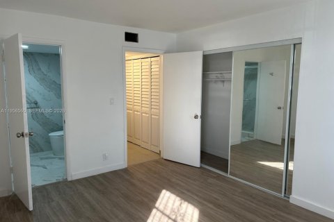 Condominio en alquiler en Miami, Florida, 2 dormitorios, 86.96 m2 № 2010440 - foto 6