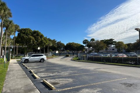 Condominio en alquiler en Miami, Florida, 2 dormitorios, 86.96 m2 № 2010440 - foto 19