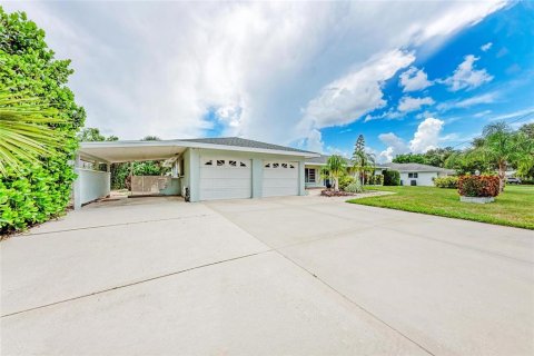 House in Sarasota, Florida 4 bedrooms, 218.78 sq.m. № 1873657 - photo 3