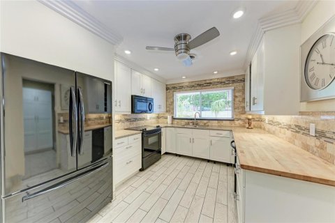 House in Sarasota, Florida 4 bedrooms, 218.78 sq.m. № 1873657 - photo 11