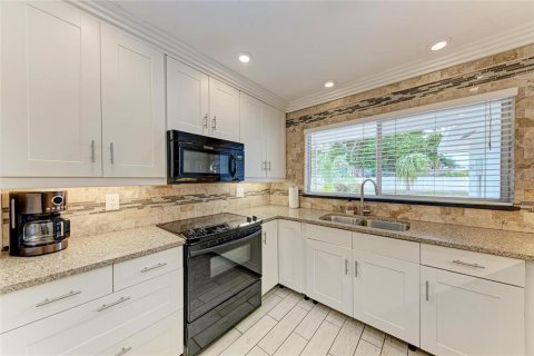 House in Sarasota, Florida 4 bedrooms, 218.78 sq.m. № 1873657 - photo 12