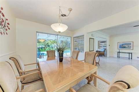 House in Sarasota, Florida 4 bedrooms, 218.78 sq.m. № 1873657 - photo 17