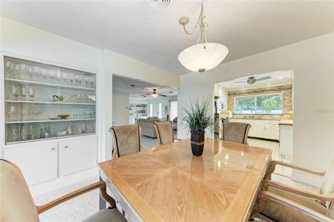 House in Sarasota, Florida 4 bedrooms, 218.78 sq.m. № 1873657 - photo 16