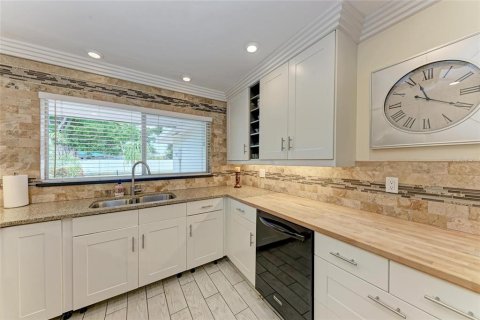 House in Sarasota, Florida 4 bedrooms, 218.78 sq.m. № 1873657 - photo 13