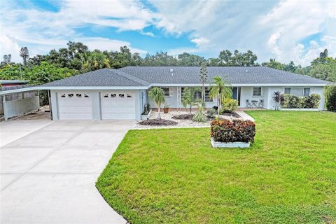 House in Sarasota, Florida 4 bedrooms, 218.78 sq.m. № 1873657 - photo 1