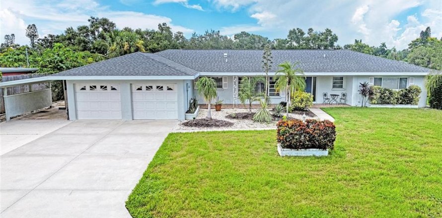 House in Sarasota, Florida 4 bedrooms, 218.78 sq.m. № 1873657