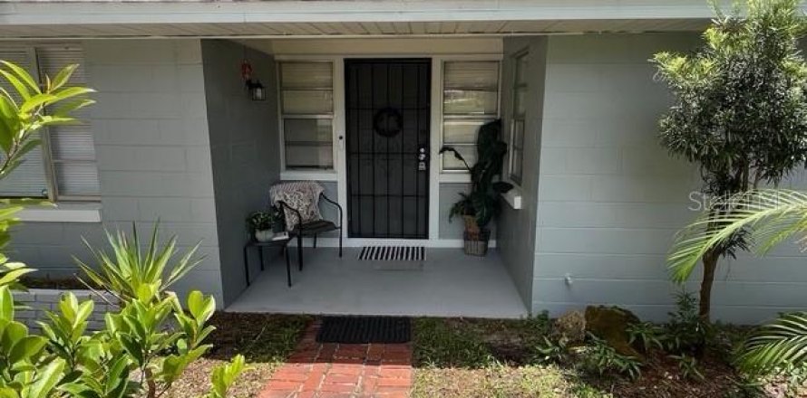 Villa ou maison à DeBary, Floride 4 chambres, 143.81 m2 № 2316588