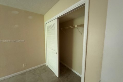 Townhouse in Lauderhill, Florida 3 bedrooms, 143.07 sq.m. № 1979756 - photo 27