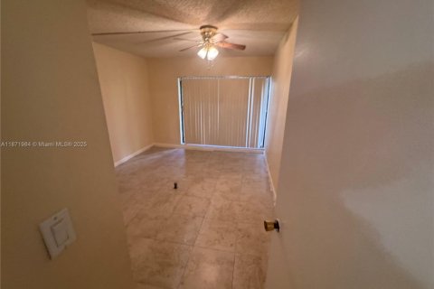 Townhouse in Lauderhill, Florida 3 bedrooms, 143.07 sq.m. № 1979756 - photo 28