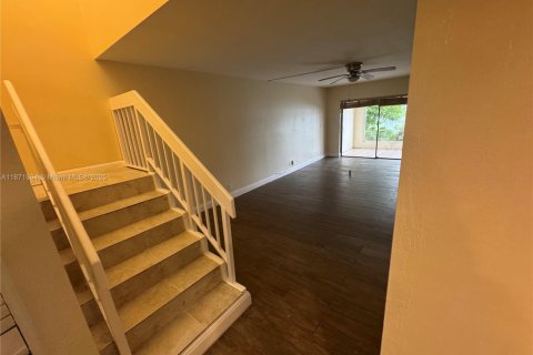 Townhouse in Lauderhill, Florida 3 bedrooms, 143.07 sq.m. № 1979756 - photo 3