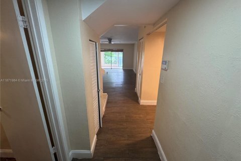 Townhouse in Lauderhill, Florida 3 bedrooms, 143.07 sq.m. № 1979756