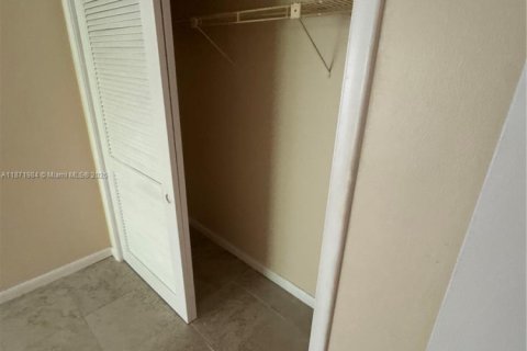 Townhouse in Lauderhill, Florida 3 bedrooms, 143.07 sq.m. № 1979756 - photo 21