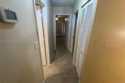 Townhouse in Lauderhill, Florida 3 bedrooms, 143.07 sq.m. № 1979756 - photo 23