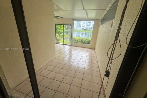 Townhouse in Lauderhill, Florida 3 bedrooms, 143.07 sq.m. № 1979756 - photo 10