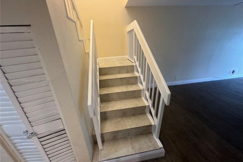 Townhouse in Lauderhill, Florida 3 bedrooms, 143.07 sq.m. № 1979756 - photo 4