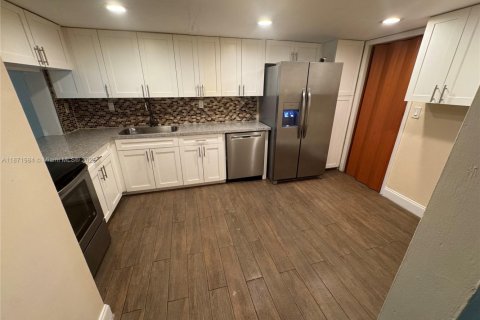 Townhouse in Lauderhill, Florida 3 bedrooms, 143.07 sq.m. № 1979756 - photo 12