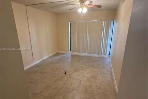 Townhouse in Lauderhill, Florida 3 bedrooms, 143.07 sq.m. № 1979756 - photo 22