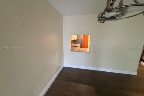 Townhouse in Lauderhill, Florida 3 bedrooms, 143.07 sq.m. № 1979756 - photo 9