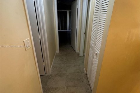 Townhouse in Lauderhill, Florida 3 bedrooms, 143.07 sq.m. № 1979756 - photo 17