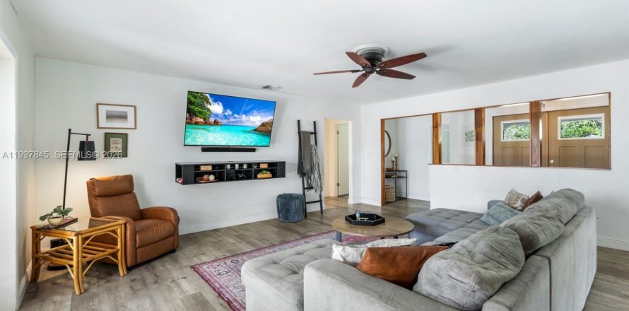 House in Naples, Florida 3 bedrooms № 1995586