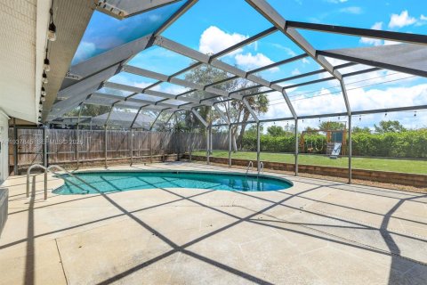 House in Naples, Florida 3 bedrooms № 1995586 - photo 21