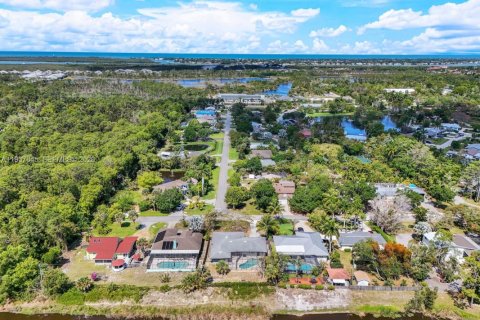 House in Naples, Florida 3 bedrooms № 1995586 - photo 30