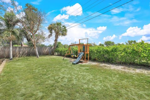 House in Naples, Florida 3 bedrooms № 1995586 - photo 26