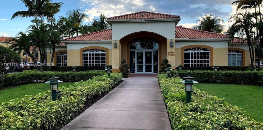 Квартира в Дорал, Флорида 2 спальни, 80.82м2 № 1967320