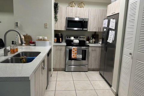 Снять в аренду квартиру в Дорал, Флорида 2 спальни, 80.82м2, № 1967320 - фото 3