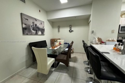 Снять в аренду квартиру в Дорал, Флорида 2 спальни, 80.82м2, № 1967320 - фото 4