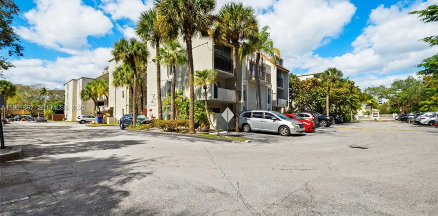 Кондоминиум с 1 спальней в Пайнкрест, Флорида № 2026798