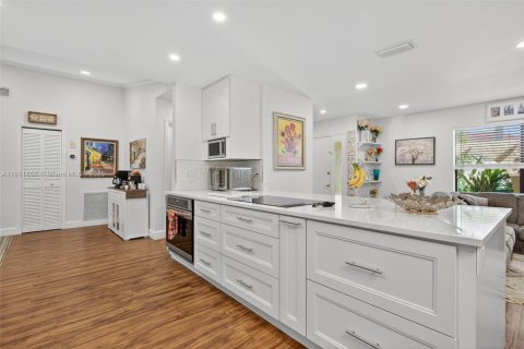 Casa en venta en Deerfield Beach, Florida, 4 dormitorios, 157.56 m2 № 1968108 - foto 11