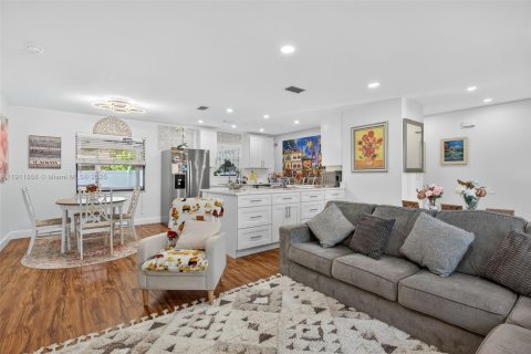 Casa en venta en Deerfield Beach, Florida, 4 dormitorios, 157.56 m2 № 1968108 - foto 7