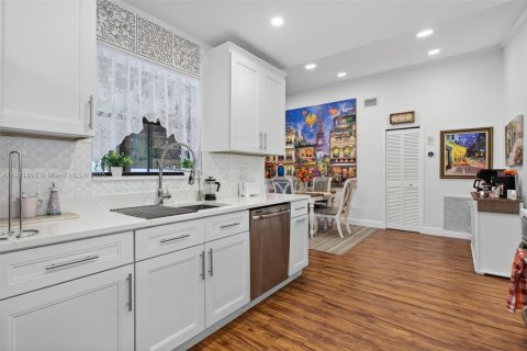 Casa en venta en Deerfield Beach, Florida, 4 dormitorios, 157.56 m2 № 1968108 - foto 13