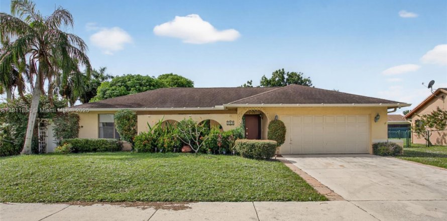 Casa en Deerfield Beach, Florida 4 dormitorios, 157.56 m2 № 1968108