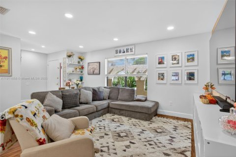 Casa en venta en Deerfield Beach, Florida, 4 dormitorios, 157.56 m2 № 1968108 - foto 8