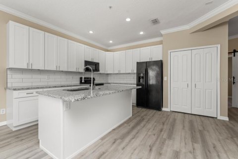 Townhouse in Lake Mary, Florida 4 bedrooms, 177.81 sq.m. № 2199099 - photo 7