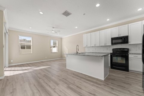 Townhouse in Lake Mary, Florida 4 bedrooms, 177.81 sq.m. № 2199099 - photo 6