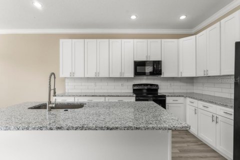 Townhouse in Lake Mary, Florida 4 bedrooms, 177.81 sq.m. № 2199099 - photo 10