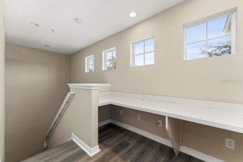 Townhouse in Lake Mary, Florida 4 bedrooms, 177.81 sq.m. № 2199099 - photo 19