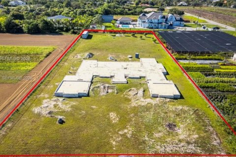 Купить виллу или дом в Хомстед, Флорида 5 спален, 436.18м2, № 2067704 - фото 5