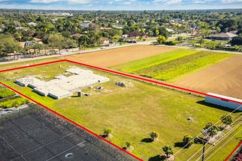 Купить виллу или дом в Хомстед, Флорида 5 спален, 436.18м2, № 2067704 - фото 6