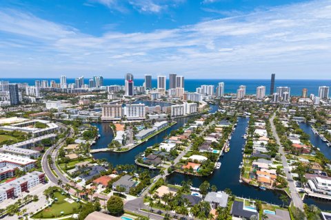 Купить виллу или дом в Халландейл-Бич, Флорида 6 спален, 552.68м2, № 1958318 - фото 20