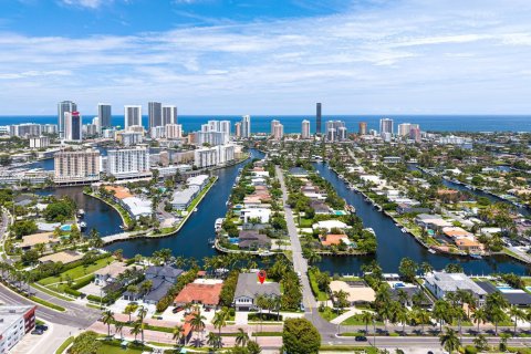 Купить виллу или дом в Халландейл-Бич, Флорида 6 спален, 552.68м2, № 1958318 - фото 17