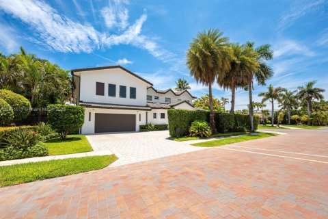 Купить виллу или дом в Халландейл-Бич, Флорида 6 спален, 552.68м2, № 1958318 - фото 1