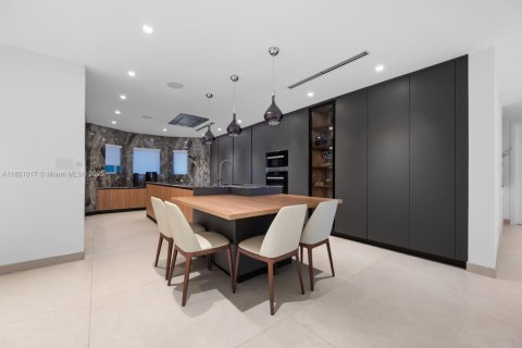 Купить виллу или дом в Халландейл-Бич, Флорида 6 спален, 552.68м2, № 1958318 - фото 14