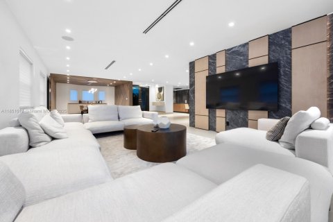 Купить виллу или дом в Халландейл-Бич, Флорида 6 спален, 552.68м2, № 1958318 - фото 15