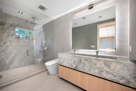 Купить виллу или дом в Халландейл-Бич, Флорида 6 спален, 552.68м2, № 1958318 - фото 24